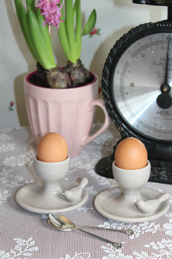 Keramický stojan na vajíčka - šedý